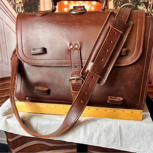 Vintage Saddleback Leather Authentic Bag, brown, will last forever. Great! - Picture 4 of 15
